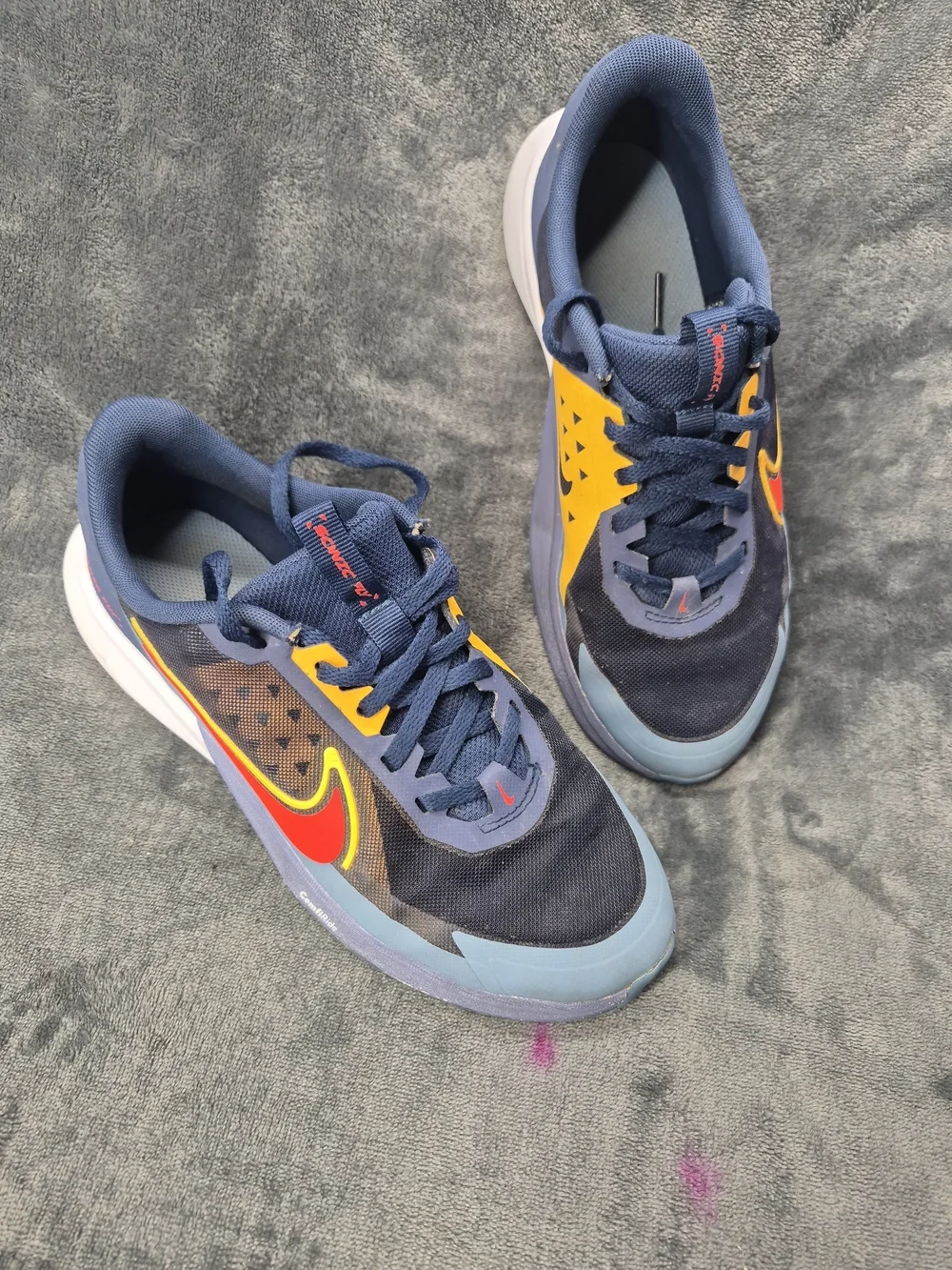 Nike Sony Fly Running Shoes Navy Mesh Bright Yellow Midfoot Suze 4.5 Youth